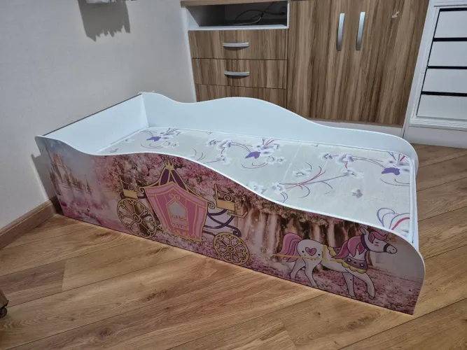 Cama Infantil com Colchão - Excelente Estado