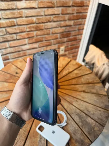 iPhone 11 - 64GB - Preto