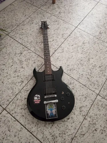 Guitarra Ibanez GAX 30 com captador EMG na ponte