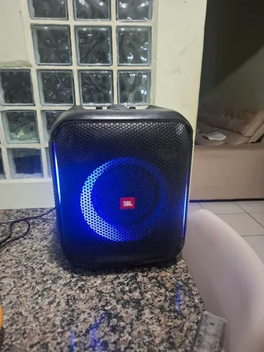 JBL PartyBox Encore com 2 microfones