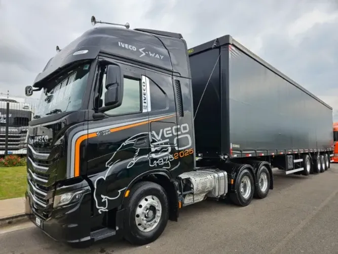 Iveco S-Way 480 6x2 Ano 2023 Baixo km Teto Alto Aut Carreta Sider 4Eixo Guerra Ano25 30plt