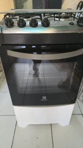 Vendo: geladeira e um fogão!