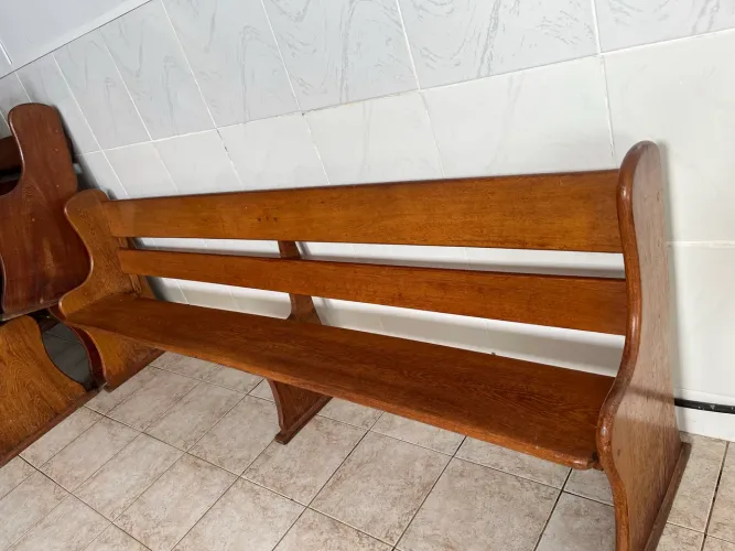 Vendo bancos de madeira angelim pedra, semi novos preço a combinar.