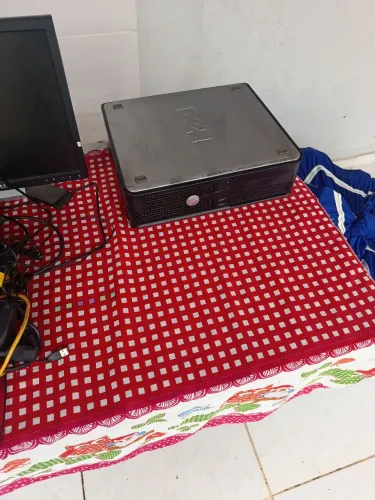 Pc da Dell com monitor e teclado
