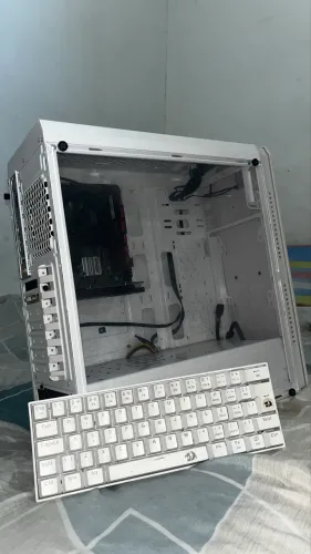 PC Intel Core i3 11ª Geração | 8GB RAM Redragon | Gabinete Branco Moderno