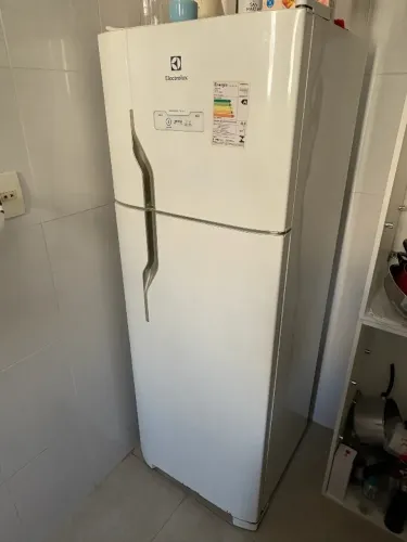 Geladeira / Refrigerador Eletrolux 310L? - Gelando Muito Bem