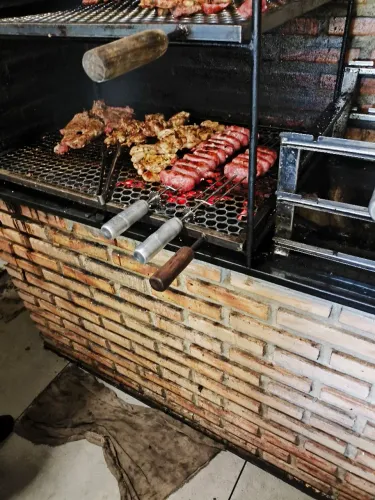 Churrasqueiro/auxiliar cozinha