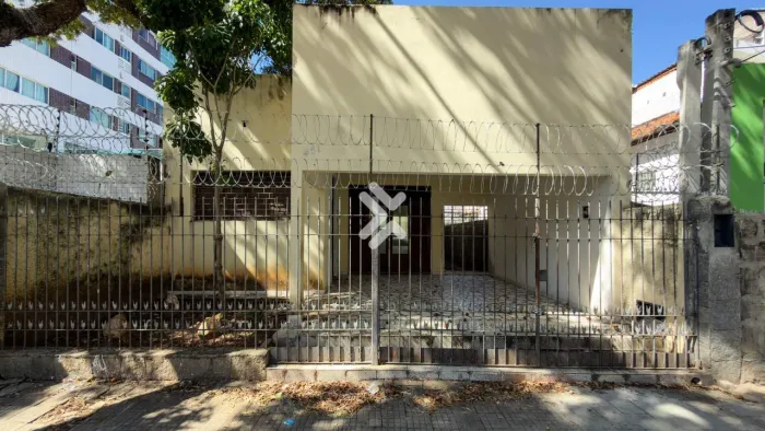 Casa Comercial à venda no Tirol, Natal/RN | 120m² interna | Terreno 216m² | Financiamento