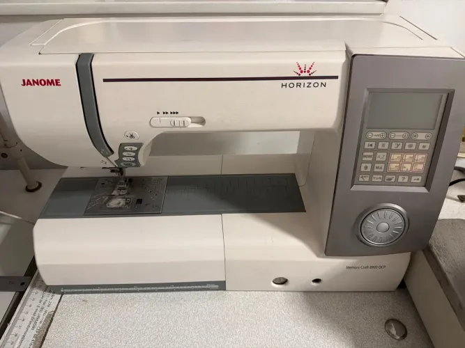 Máquina de bordado Janome memory craft 8900 QCP