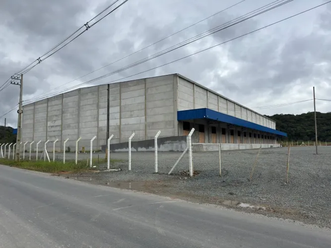 Galpão Industrial para Locação em Joinville-SC, Bairro Rio Bonito - 6.000m², 1 Sala, 4 Ban