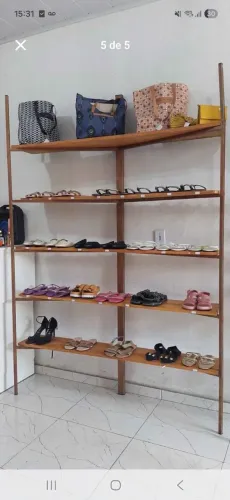Vendo prateleiras de madeiras para loja