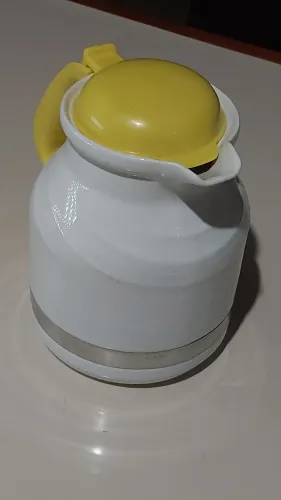 Antiga jarra de porcelana Pozzani