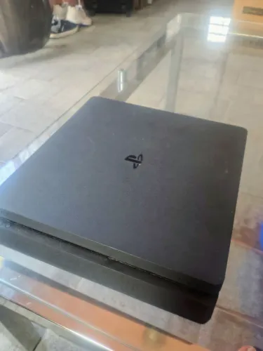 Vendo PS4 Slim + God Of War Ragnarok, funcionando perfeitamente