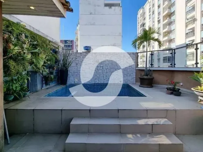 Cobertura Duplex de 3 quartos na 1a. quadra da Praia de Icaraí