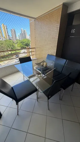 Mesa de jantar com 6 cadeiras 