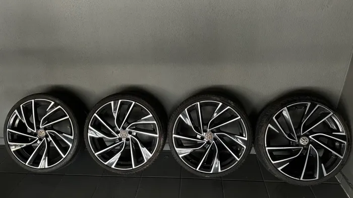 Aro 20 5x100 com pneus