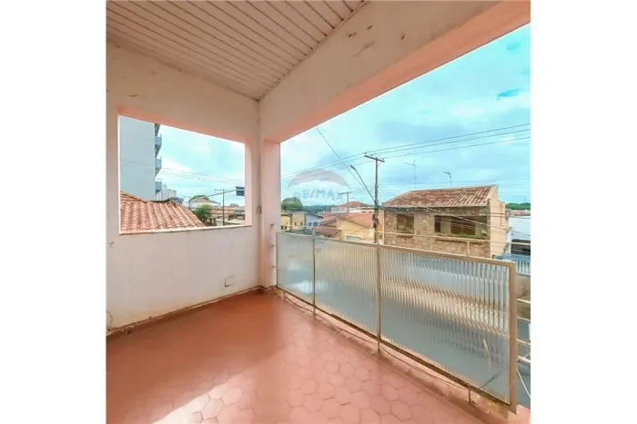 CASA A VENDA - 2 CASAS 6 DORMITÓRIOS + EDICULA CENTRO -ARARAS SP.