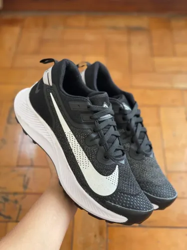 Tênis da Nike - Perfeito pra caminhada e academia 