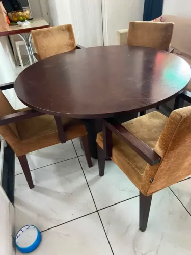 Mesa com 4 cadeiras