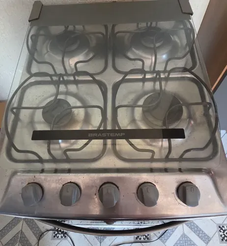 Vendo fogão Brastemp funcionando tudo normalmente, inclusive o forno que é ótimo.