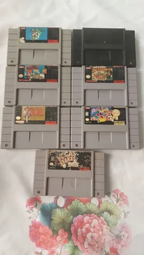 Cartuchos de Super Nintendo originais.