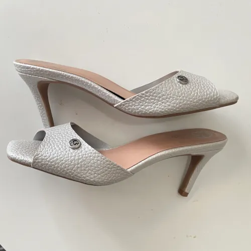 Tamanco CS Club Carmen Steffens Prata - Tam 35 (Excelente Estado)