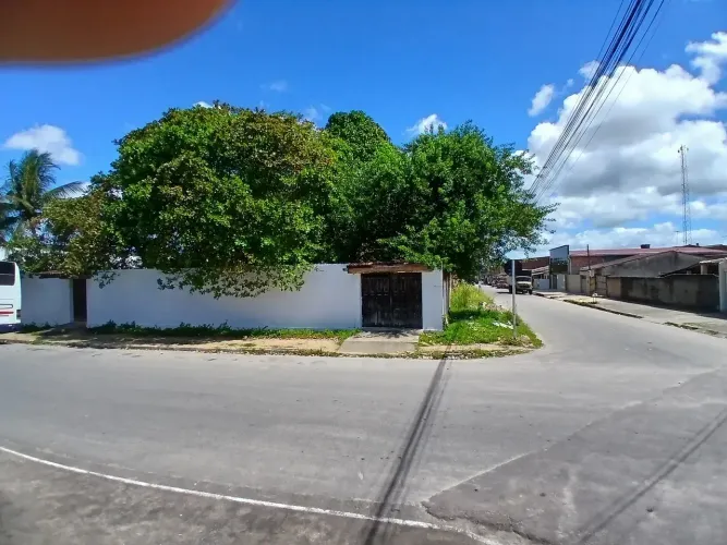 Imóvel para venda tem 6000 metros quadrados em Cidade Universitária - Maceió - AL