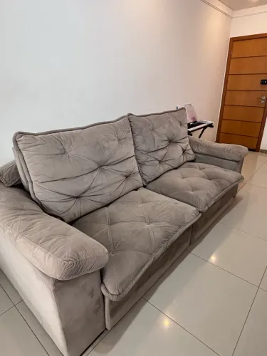 á Retrátil e Reclinável 2,50m Suede Bege/Fendi - Excelente Estado