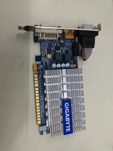 Placa de Video Gigabyte GeForce 210 1GB DDR3 - VGA DVI HDMI