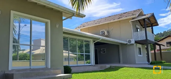 Casa em Condomínio em Sambaqui