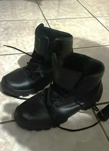 Bota Estilo Caterpillar Preta (Seminova) - Tam 41