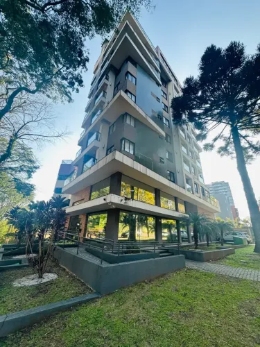 Apartamento 1 suíte semimobiliado com sacada no Bacacheri