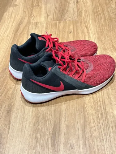 Tenis Nike modelo vermelho e preto original