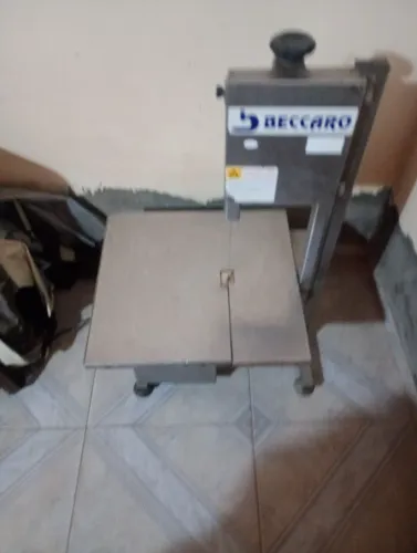 Vendo máquina para açougue.
