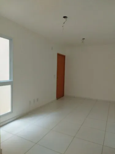 VENDO APÊ 2 QUARTOS COM GARAGEM