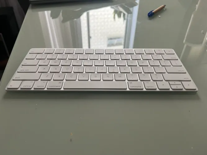 Teclado Apple modelo A1644 EMC2815. Sem carregador