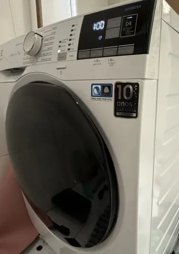 Máquina Lava e Seca Eletrolux semi nova. 11Kg/7Kg Branca R$2000. Ótimo estado!