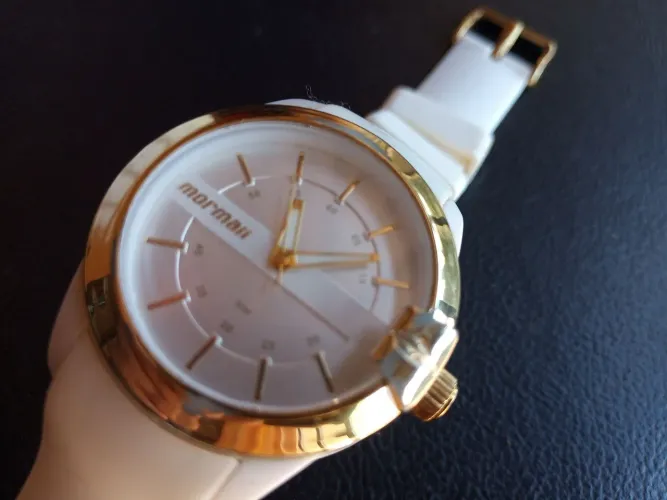 Lindo Relógio ORIGINAL MORMAII, Funcionando Perfeitamente, Branco e Dourado, Muito Novo 
