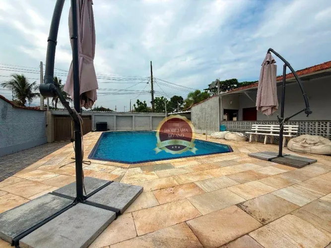 Casa com piscina em Praia Grande