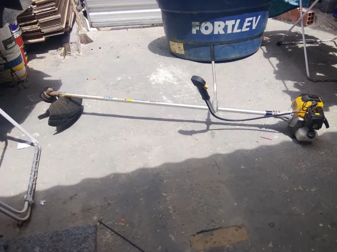 Vendo roçadeira nova 500 reais só chama no zap *74