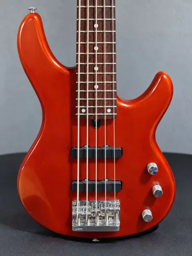 Contrabaixo Yamaha bbn5