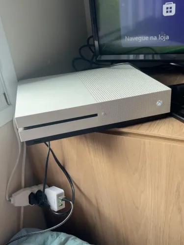 ? XBOX ONE S BRANCO + HD EXTERNO DE UM TB
