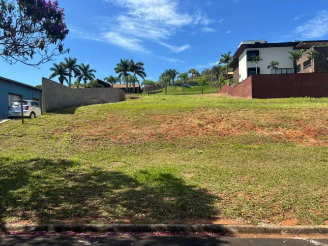 Terreno com leve aclive a venda no condomínio Vereda Paraiso na cidade de Morungaba - SP