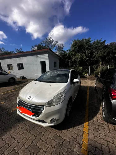 Peugeot 208 Allure 1.5 Flex 8V 5P 2014