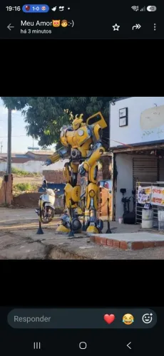 Escultura do transformes