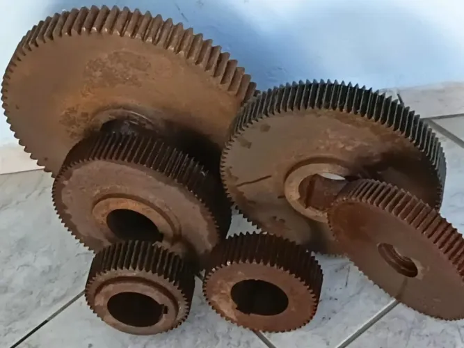 Engrenagem pra calandra, as medidas estão nas peças.