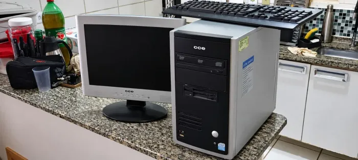 PC CCE Smart + Monitor R$ 150