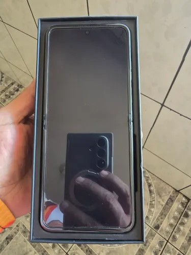 MOTO RAZAR 50 ULTRA 512 G TELA DOBRÁVEL 6.9