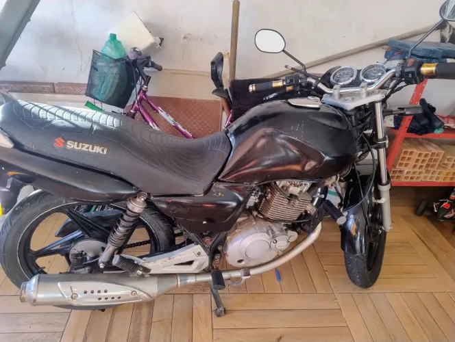 MOTO YES A VENDA.