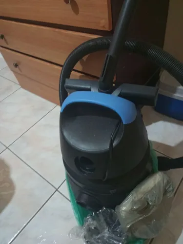 Aspirador de pó Eletrolux,semi novo,com 2 filtros e acessórios.Aspira pó e água também 